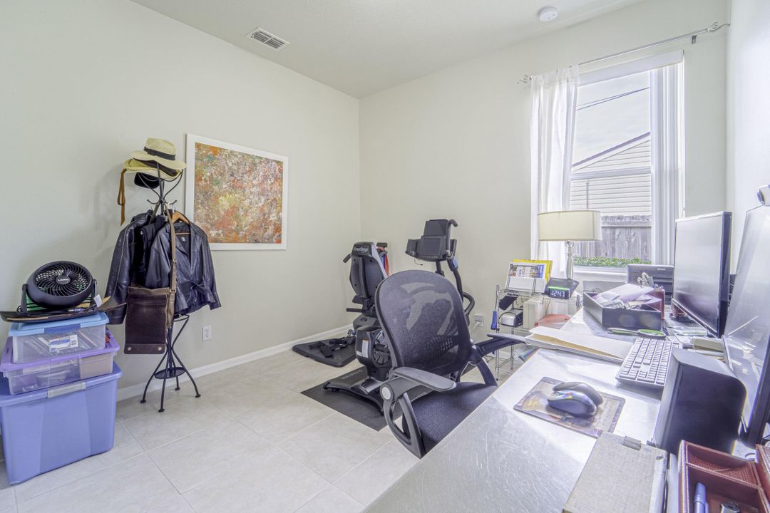 For Sale: $450,000 (3 beds, 2 baths, 1994 Square Feet)