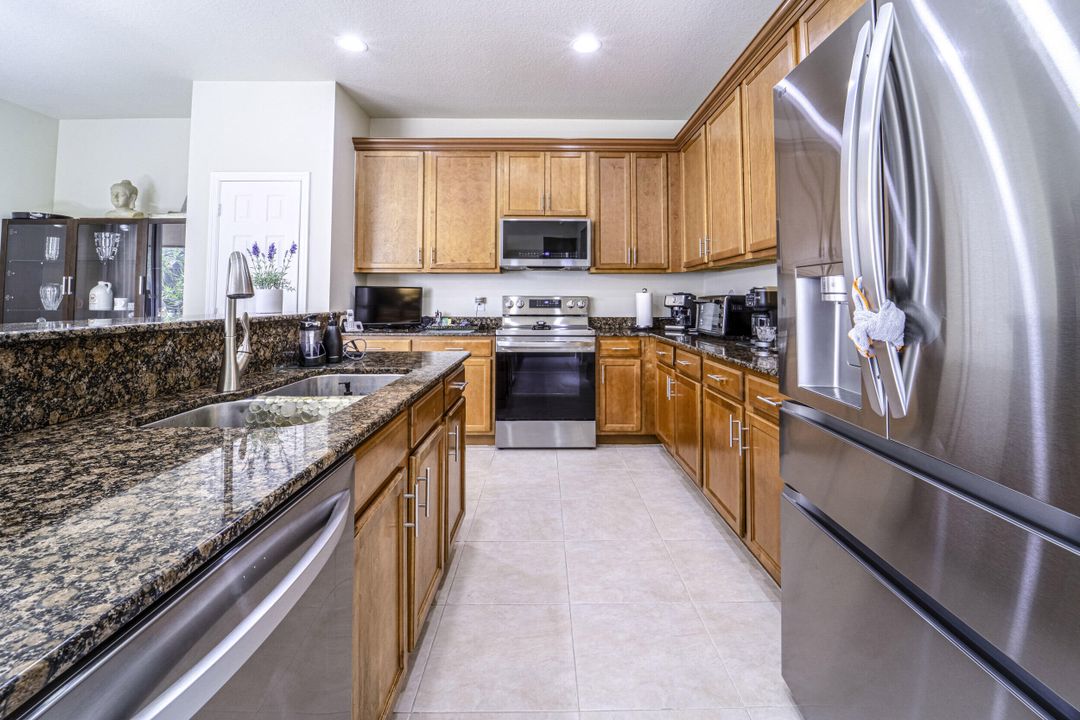 For Sale: $450,000 (3 beds, 2 baths, 1994 Square Feet)