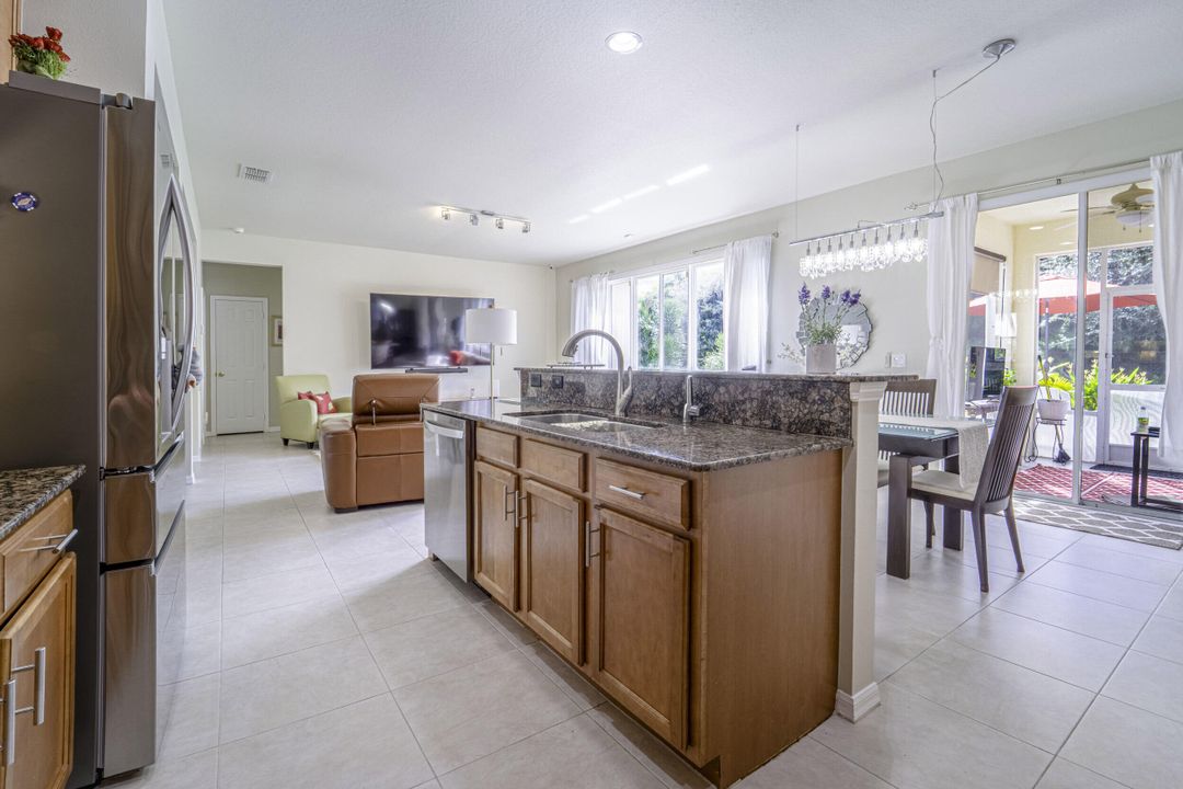 For Sale: $450,000 (3 beds, 2 baths, 1994 Square Feet)