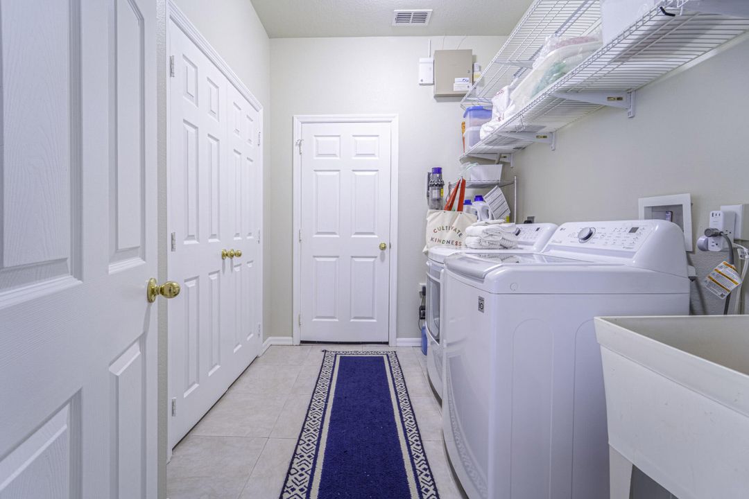 For Sale: $450,000 (3 beds, 2 baths, 1994 Square Feet)