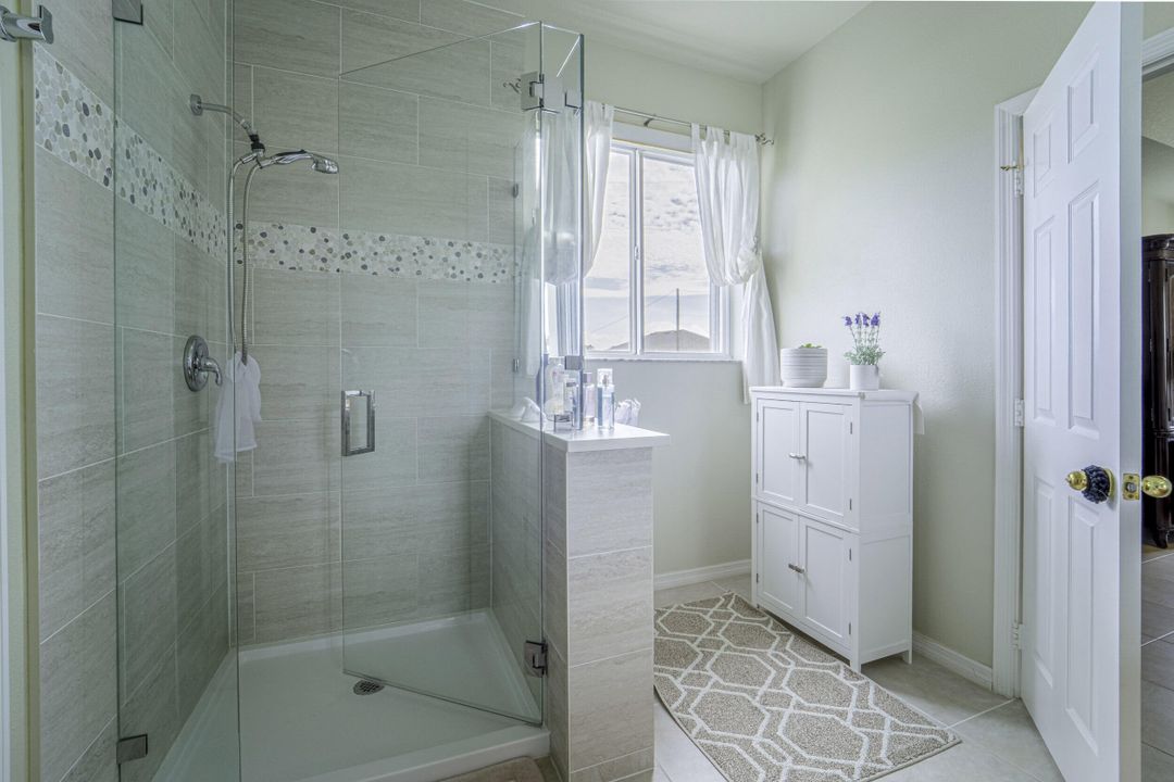 For Sale: $450,000 (3 beds, 2 baths, 1994 Square Feet)