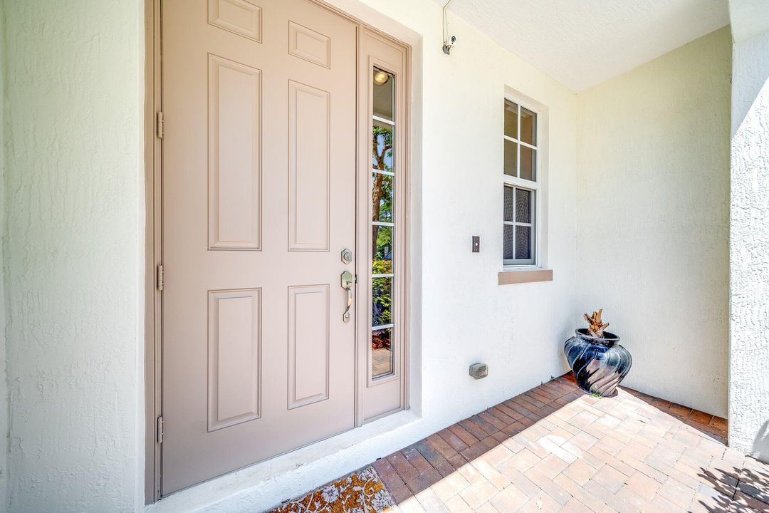 Под контрактом: $3,000 (3 спален, 2 ванн, 1807 Квадратных фут)