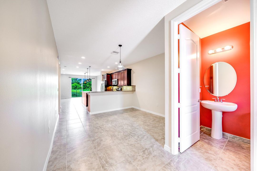 Под контрактом: $3,000 (3 спален, 2 ванн, 1807 Квадратных фут)