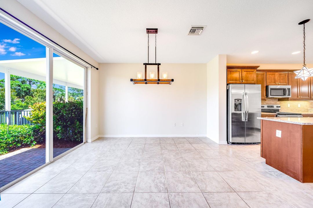 Под контрактом: $3,000 (3 спален, 2 ванн, 1807 Квадратных фут)