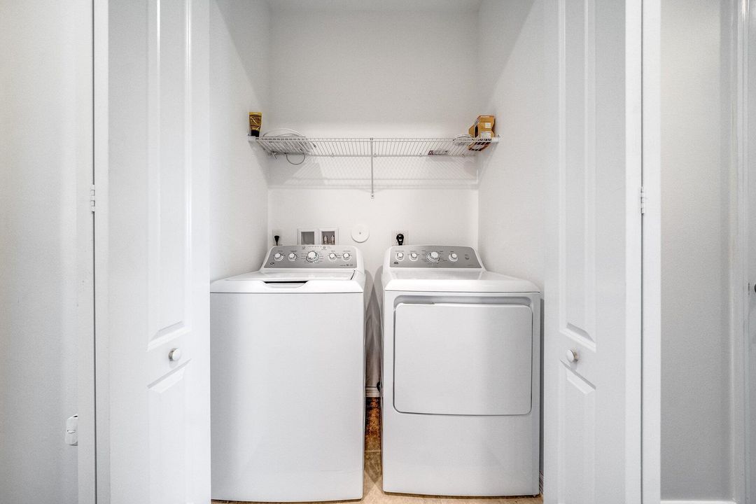 Под контрактом: $3,000 (3 спален, 2 ванн, 1807 Квадратных фут)