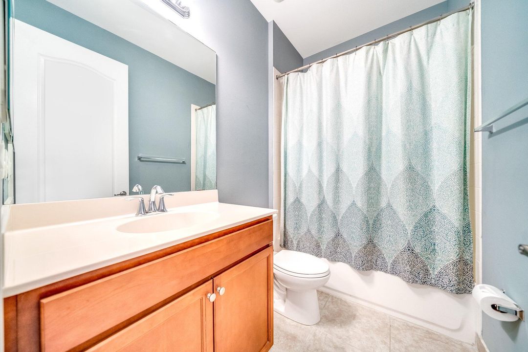 Под контрактом: $3,000 (3 спален, 2 ванн, 1807 Квадратных фут)