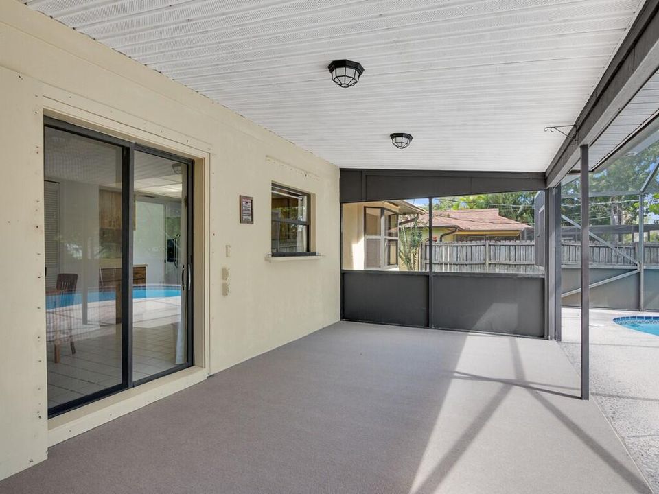 Activo con contrato: $449,000 (3 camas, 2 baños, 1690 Pies cuadrados)