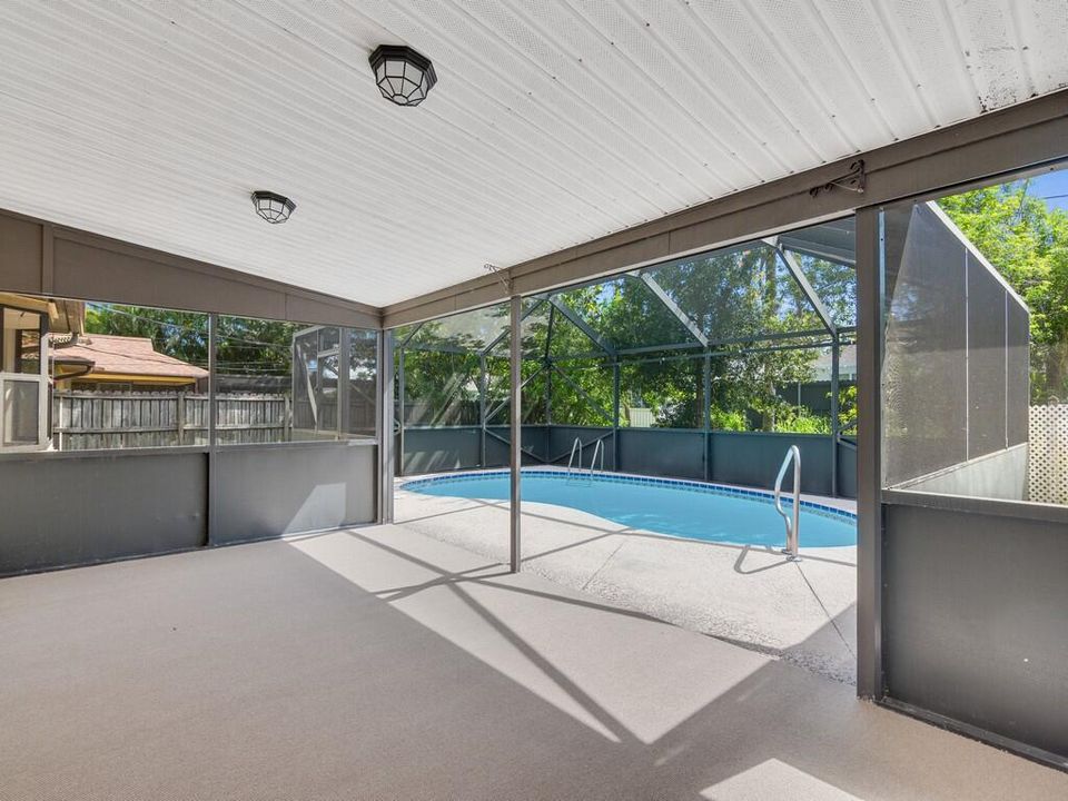 Activo con contrato: $449,000 (3 camas, 2 baños, 1690 Pies cuadrados)