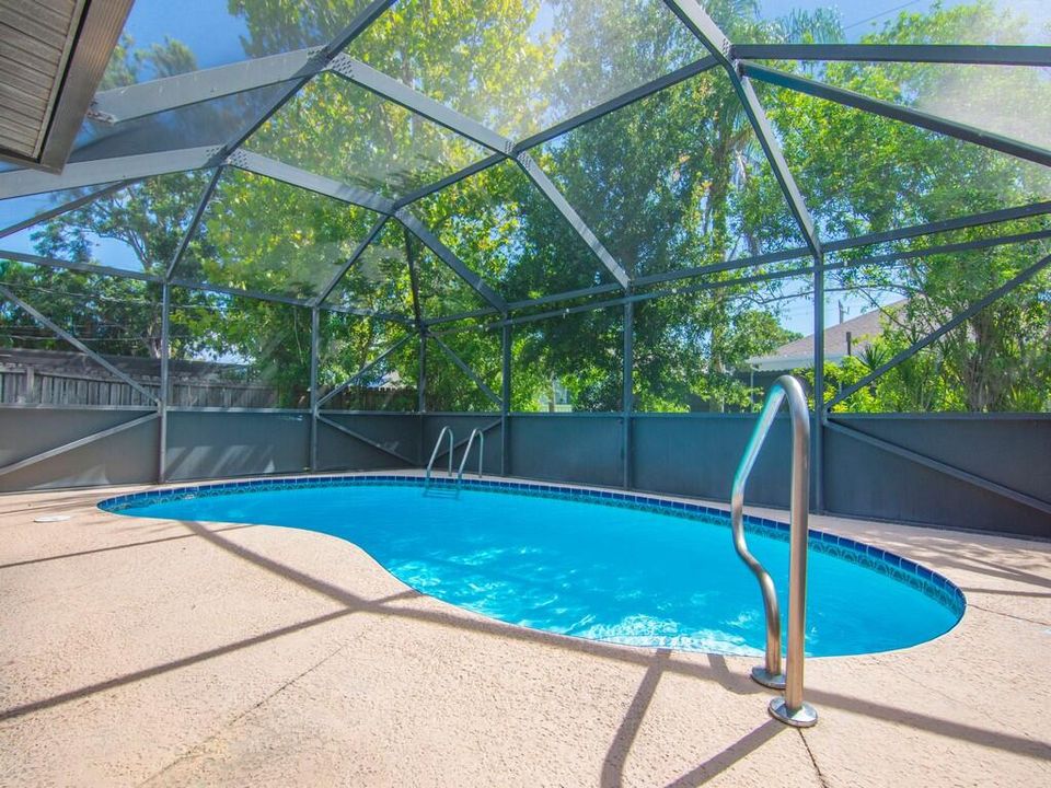 Activo con contrato: $449,000 (3 camas, 2 baños, 1690 Pies cuadrados)