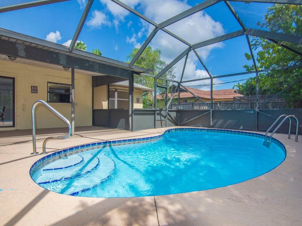 Activo con contrato: $449,000 (3 camas, 2 baños, 1690 Pies cuadrados)