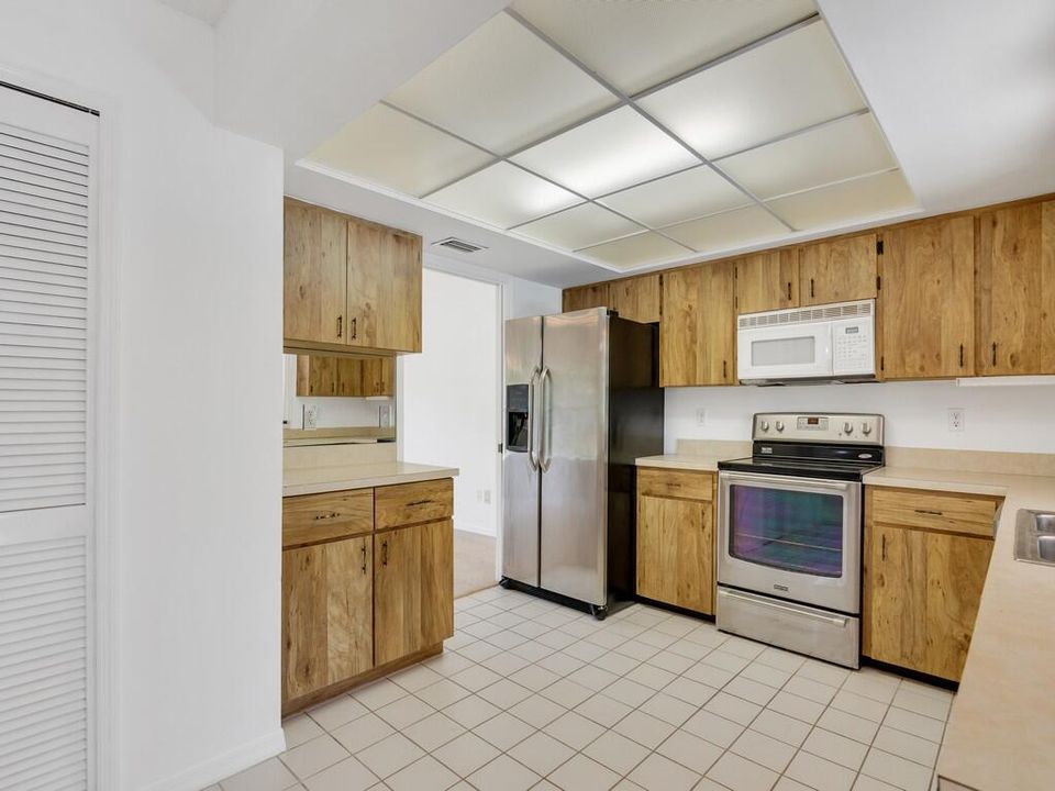 Activo con contrato: $449,000 (3 camas, 2 baños, 1690 Pies cuadrados)