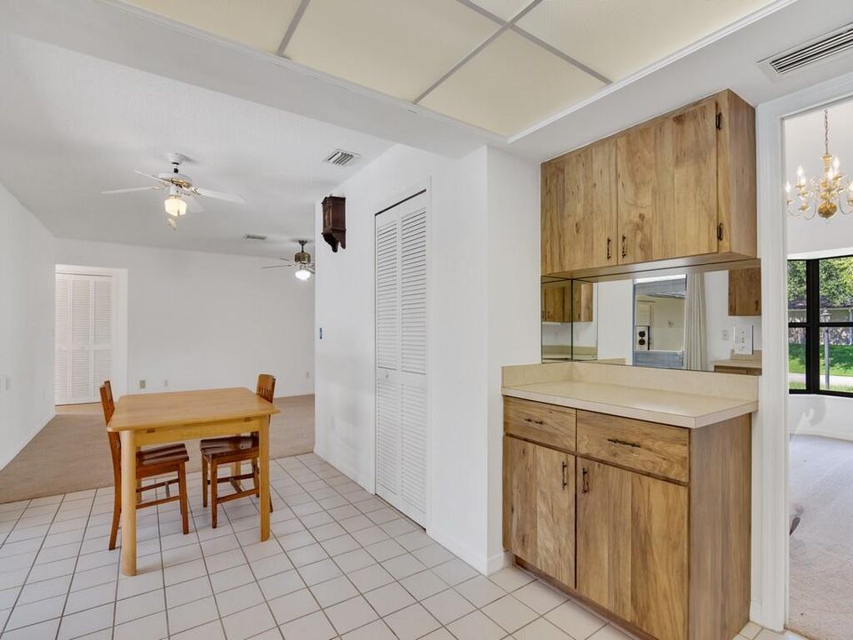 Activo con contrato: $449,000 (3 camas, 2 baños, 1690 Pies cuadrados)