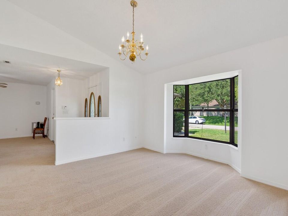 Activo con contrato: $449,000 (3 camas, 2 baños, 1690 Pies cuadrados)