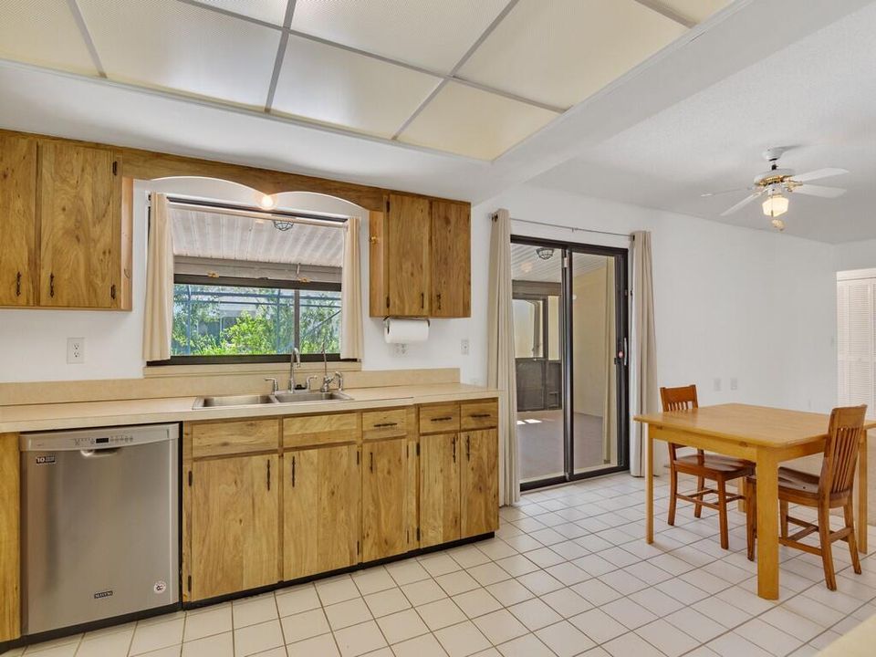 Activo con contrato: $449,000 (3 camas, 2 baños, 1690 Pies cuadrados)