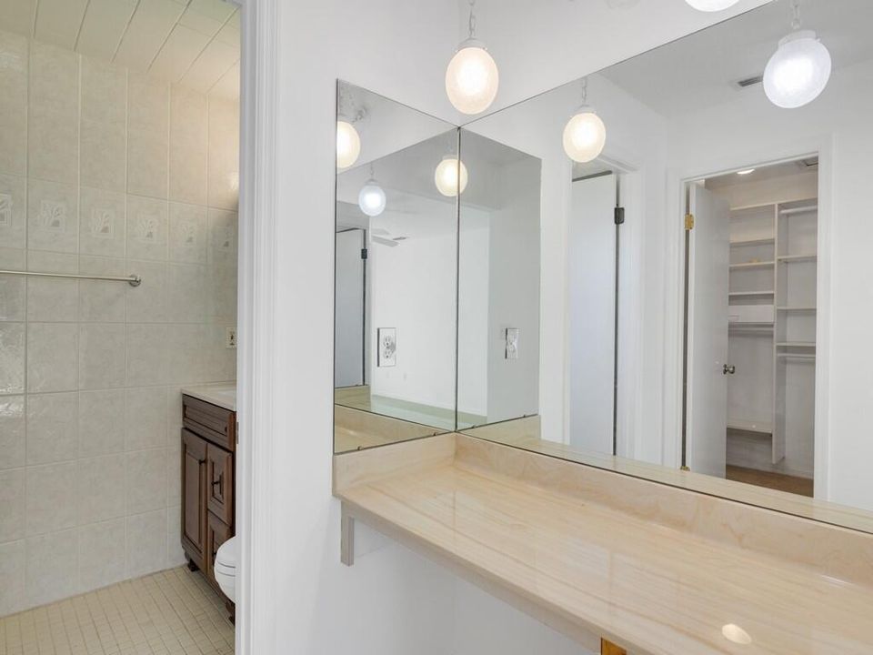 Activo con contrato: $449,000 (3 camas, 2 baños, 1690 Pies cuadrados)