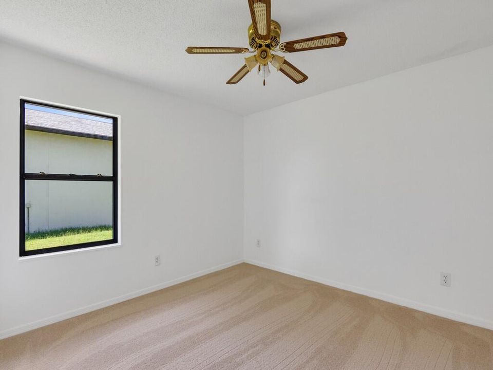 Activo con contrato: $449,000 (3 camas, 2 baños, 1690 Pies cuadrados)