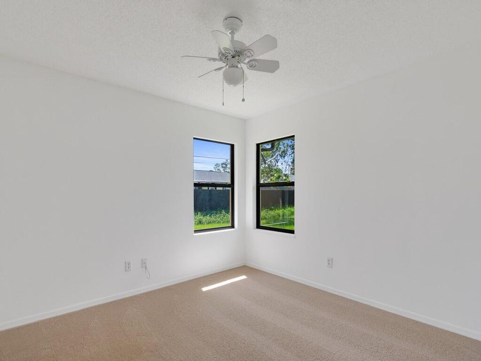 Activo con contrato: $449,000 (3 camas, 2 baños, 1690 Pies cuadrados)