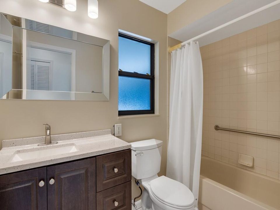 Activo con contrato: $449,000 (3 camas, 2 baños, 1690 Pies cuadrados)