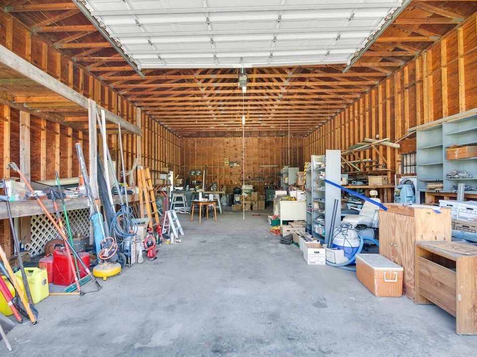 Activo con contrato: $449,000 (3 camas, 2 baños, 1690 Pies cuadrados)