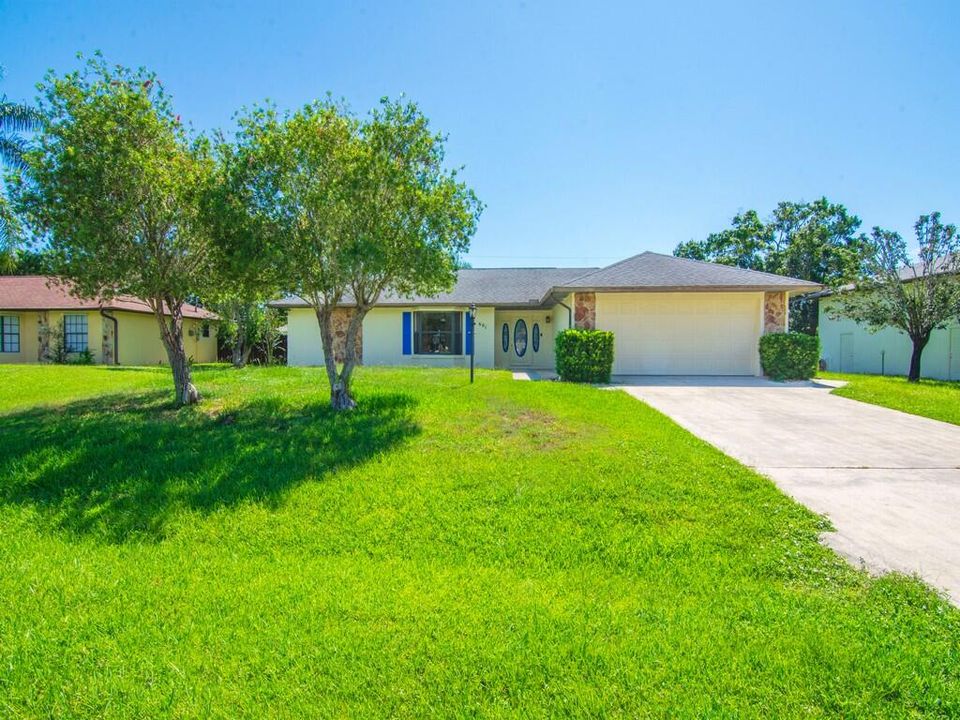 Activo con contrato: $449,000 (3 camas, 2 baños, 1690 Pies cuadrados)