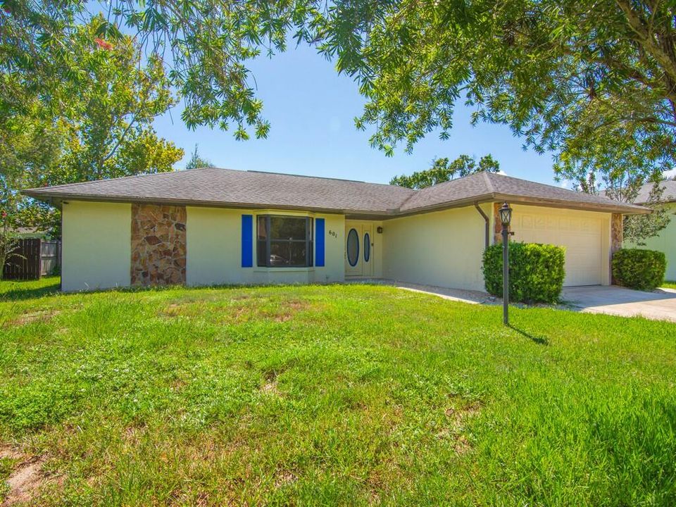 Activo con contrato: $449,000 (3 camas, 2 baños, 1690 Pies cuadrados)