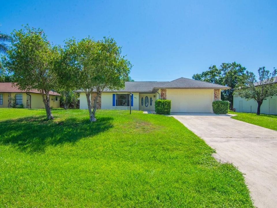 Activo con contrato: $449,000 (3 camas, 2 baños, 1690 Pies cuadrados)