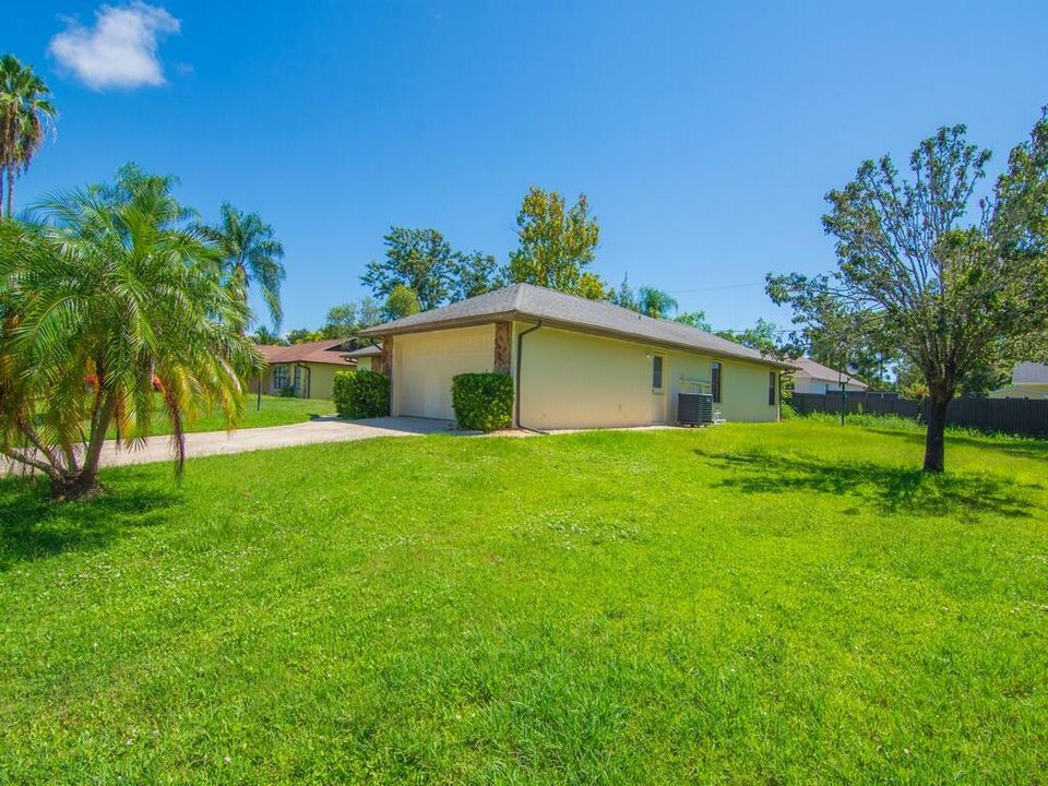 Activo con contrato: $449,000 (3 camas, 2 baños, 1690 Pies cuadrados)