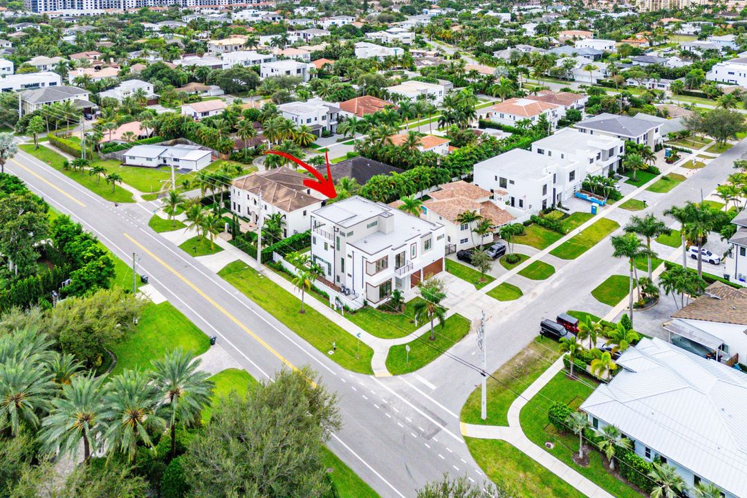 For Sale: $5,695,000 (5 beds, 6 baths, 5228 Square Feet)