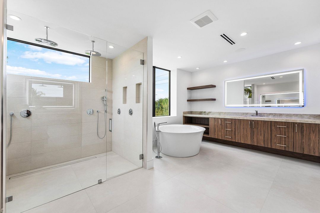 For Sale: $5,695,000 (5 beds, 6 baths, 5228 Square Feet)