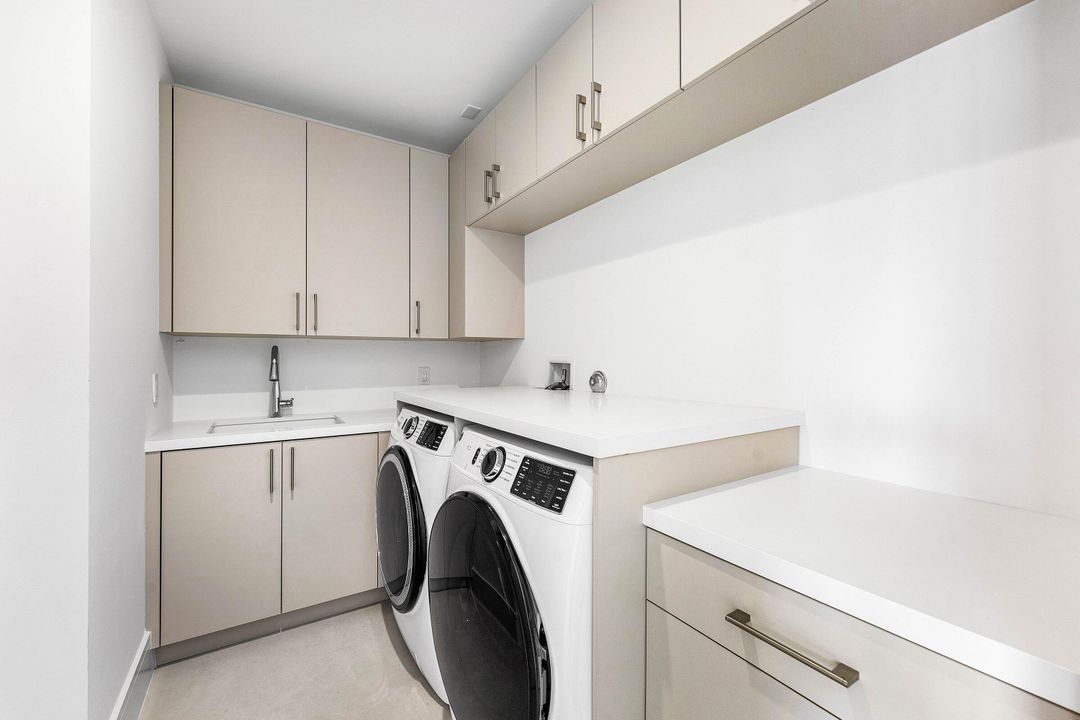 For Sale: $5,695,000 (5 beds, 6 baths, 5228 Square Feet)