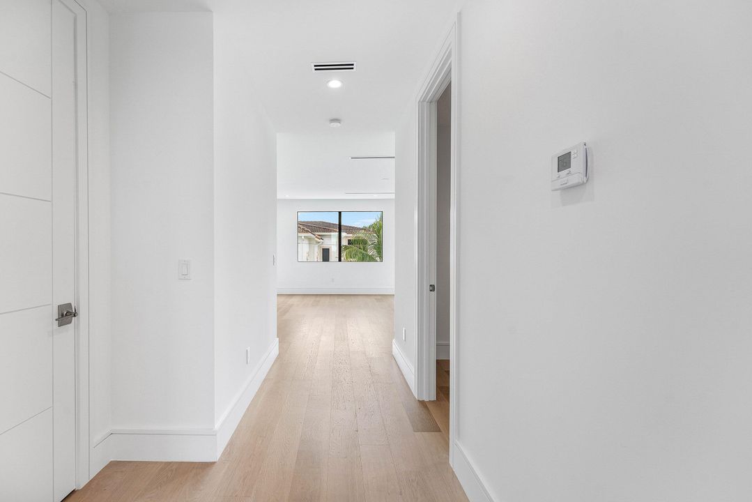 For Sale: $5,695,000 (5 beds, 6 baths, 5228 Square Feet)