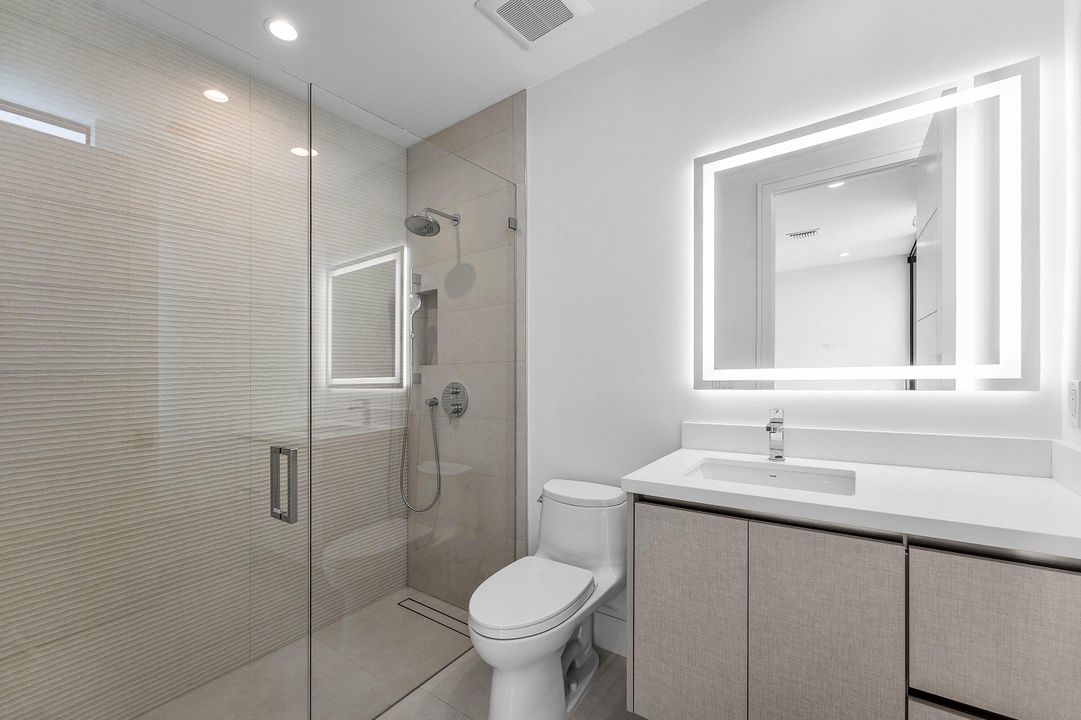 For Sale: $5,695,000 (5 beds, 6 baths, 5228 Square Feet)