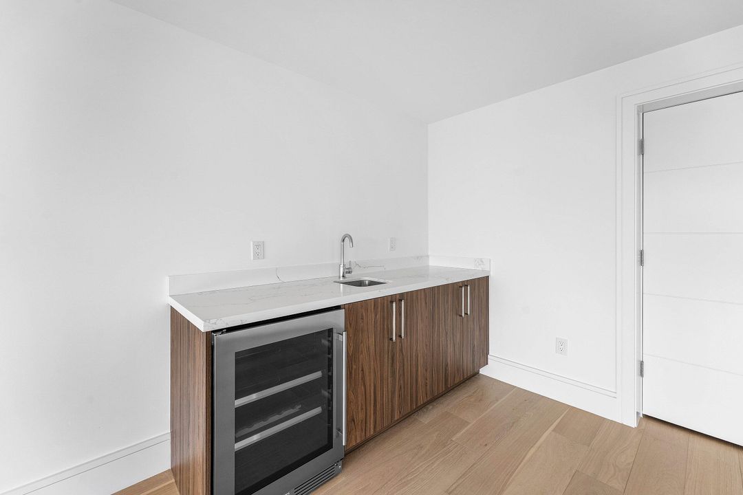 For Sale: $5,695,000 (5 beds, 6 baths, 5228 Square Feet)