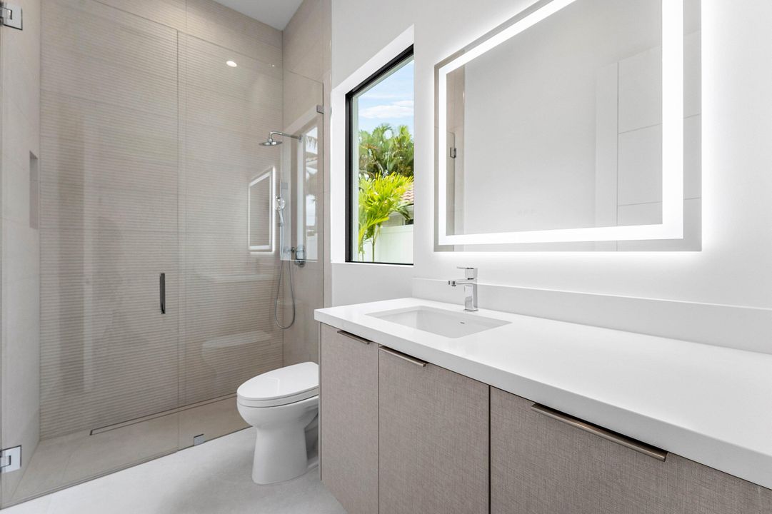 For Sale: $5,695,000 (5 beds, 6 baths, 5228 Square Feet)