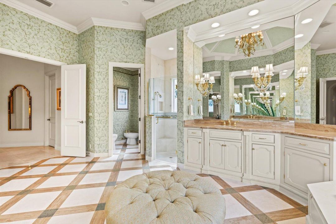 Под контрактом: $1,850,000 (3 спален, 4 ванн, 4360 Квадратных фут)