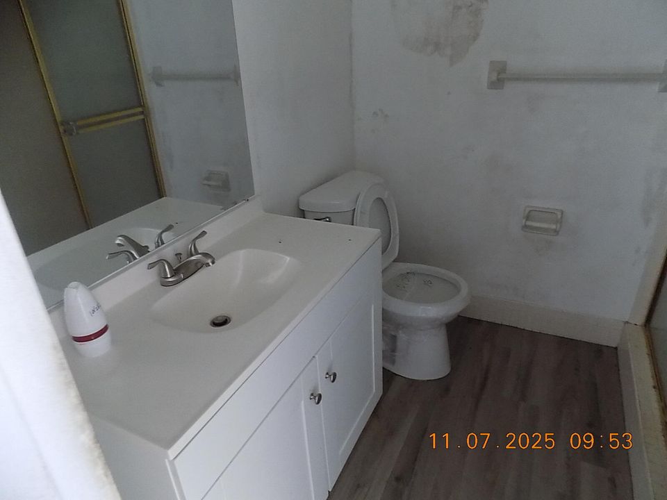 For Sale: $196,000 (2 beds, 2 baths, 950 Square Feet)