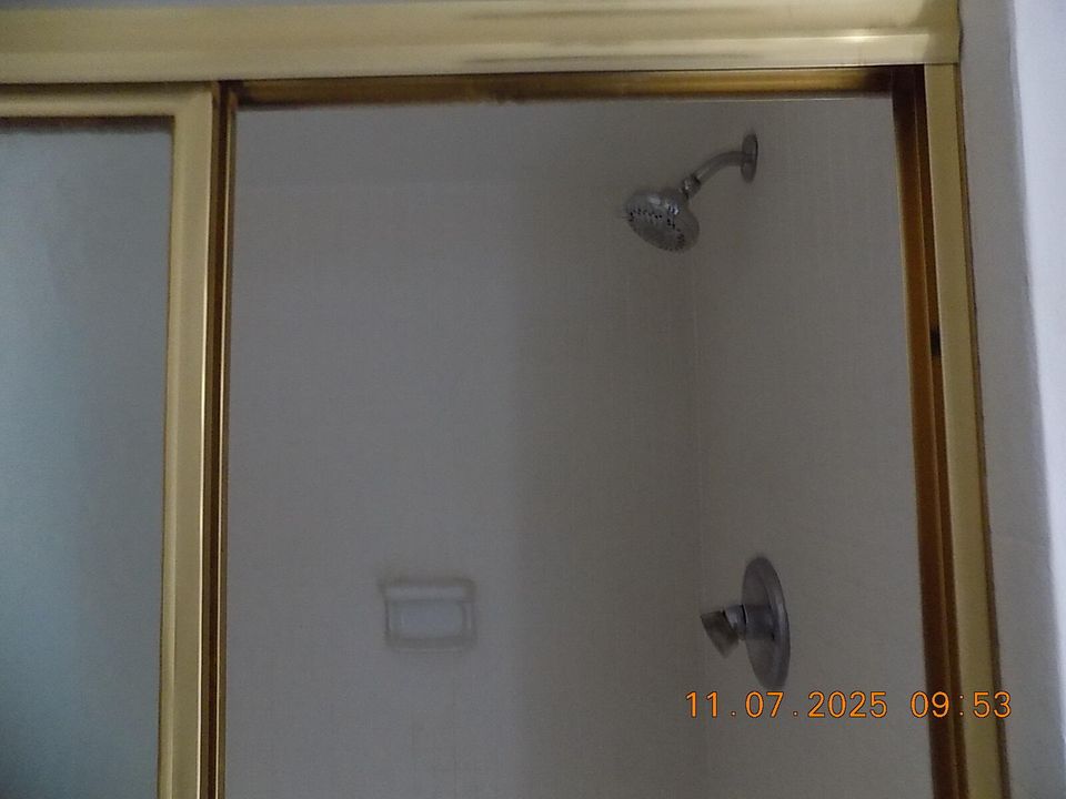 For Sale: $196,000 (2 beds, 2 baths, 950 Square Feet)