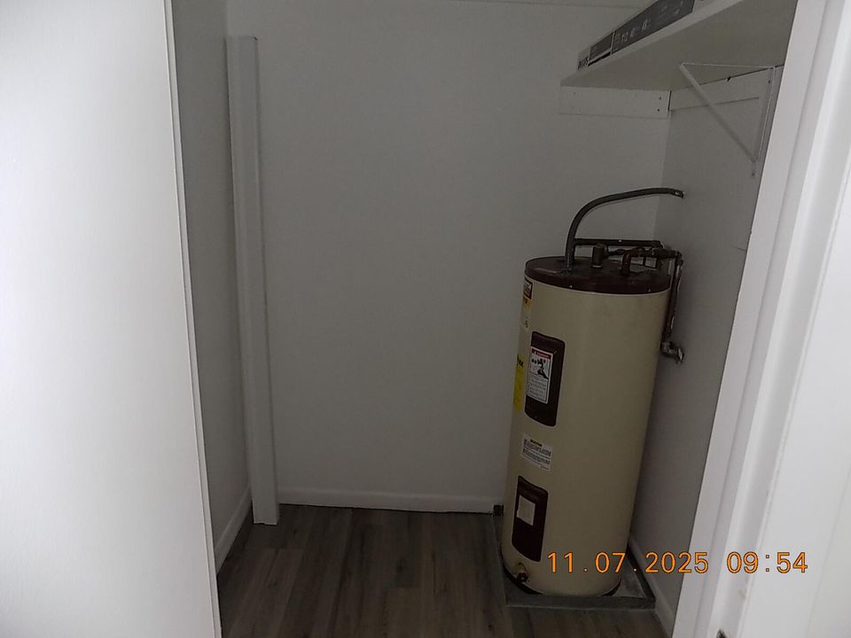 For Sale: $196,000 (2 beds, 2 baths, 950 Square Feet)