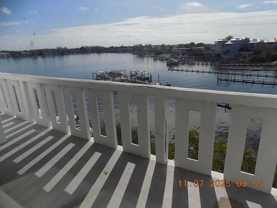 For Sale: $196,000 (2 beds, 2 baths, 950 Square Feet)