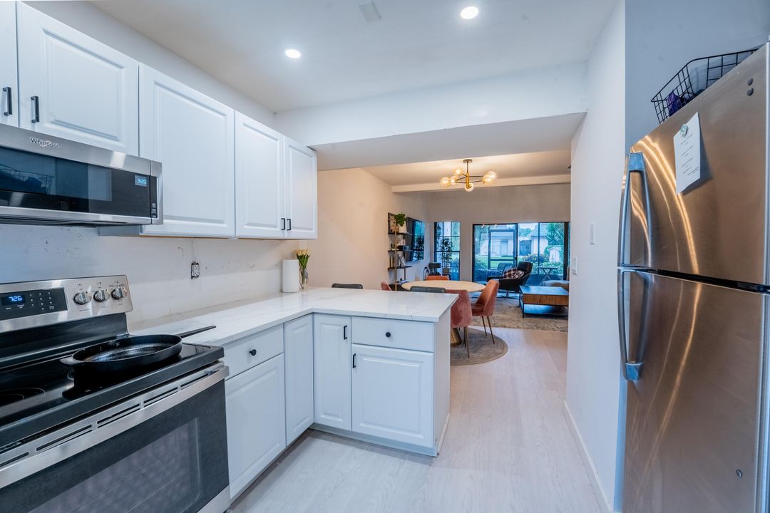 На продажу: $299,000 (2 спален, 2 ванн, 1378 Квадратных фут)