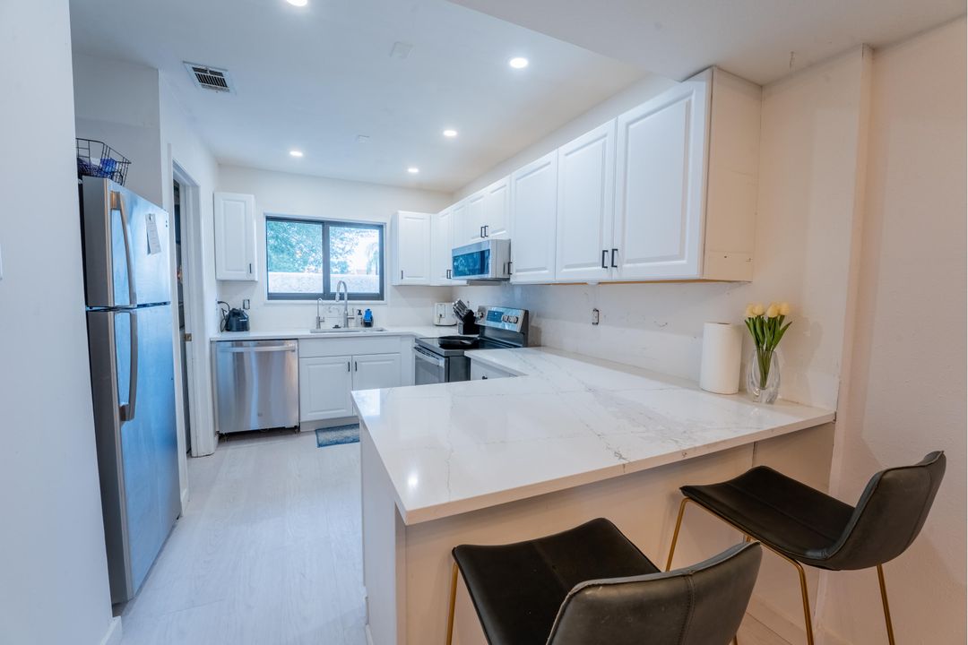 На продажу: $299,000 (2 спален, 2 ванн, 1378 Квадратных фут)