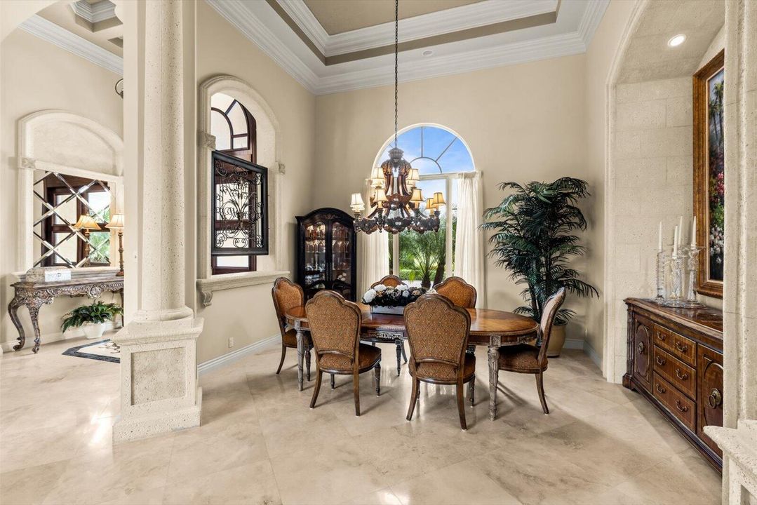 Под контрактом: $1,850,000 (3 спален, 4 ванн, 4360 Квадратных фут)