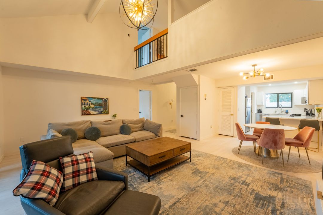 На продажу: $299,000 (2 спален, 2 ванн, 1378 Квадратных фут)