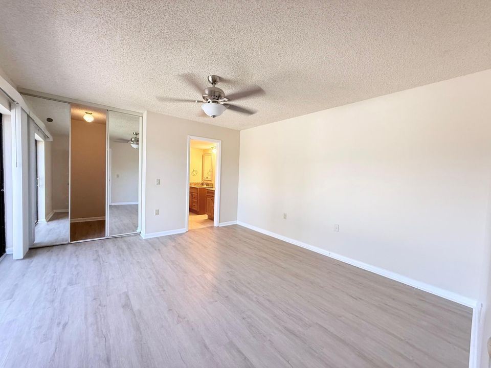 Active With Contract: $1,895 (2 beds, 2 baths, 1236 Square Feet)