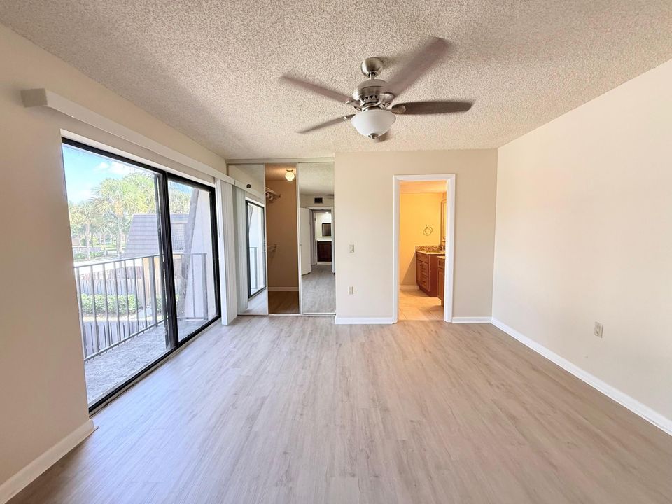 Active With Contract: $1,895 (2 beds, 2 baths, 1236 Square Feet)