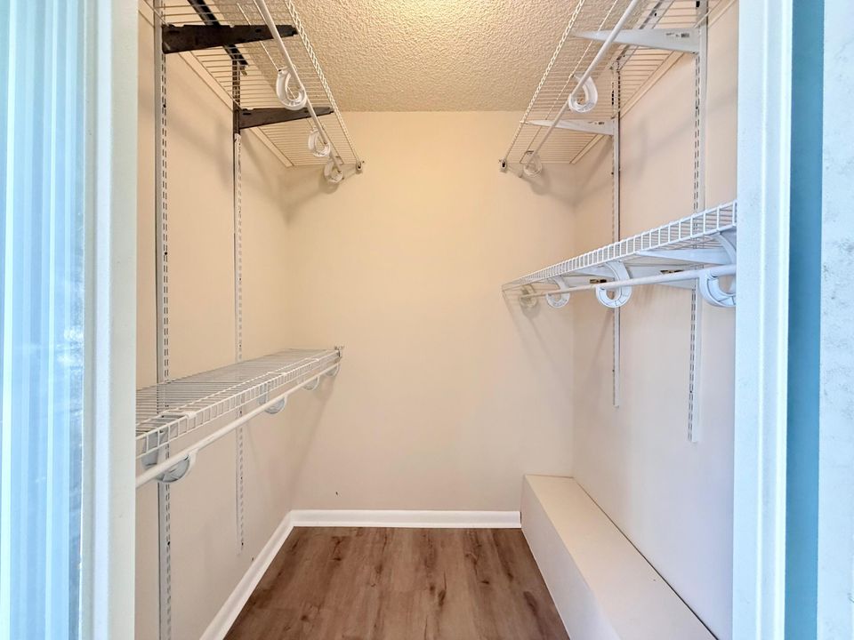 Active With Contract: $1,895 (2 beds, 2 baths, 1236 Square Feet)