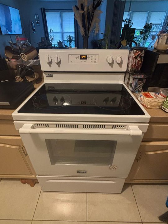 For Rent: $1,750 (1 beds, 1 baths, 758 Square Feet)