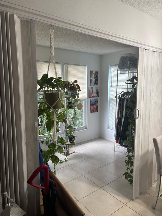 For Rent: $1,750 (1 beds, 1 baths, 758 Square Feet)