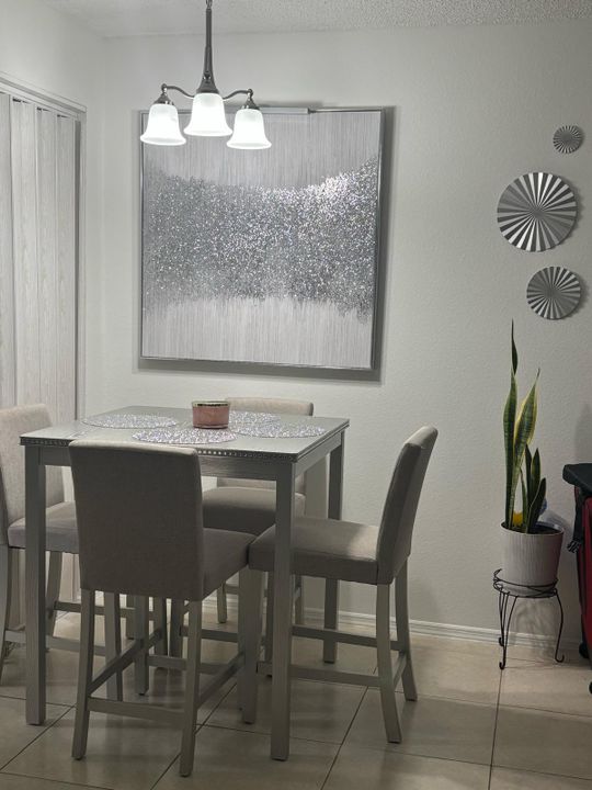 For Rent: $1,750 (1 beds, 1 baths, 758 Square Feet)