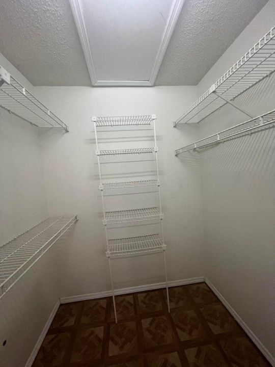 For Rent: $1,750 (1 beds, 1 baths, 758 Square Feet)